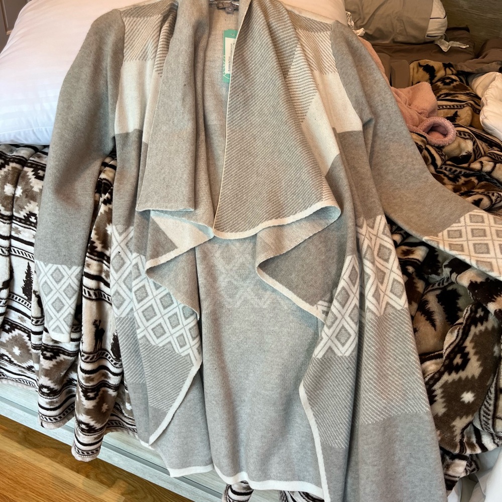 Cyrus Gray and Cream Patterned Women's Cardigan
